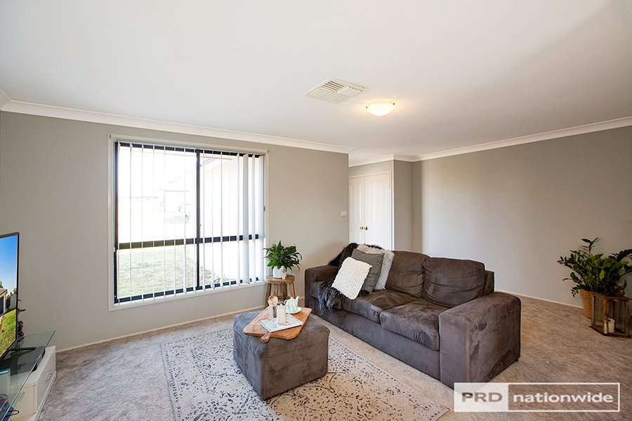 37 Warburton Drive TAMWORTH 8