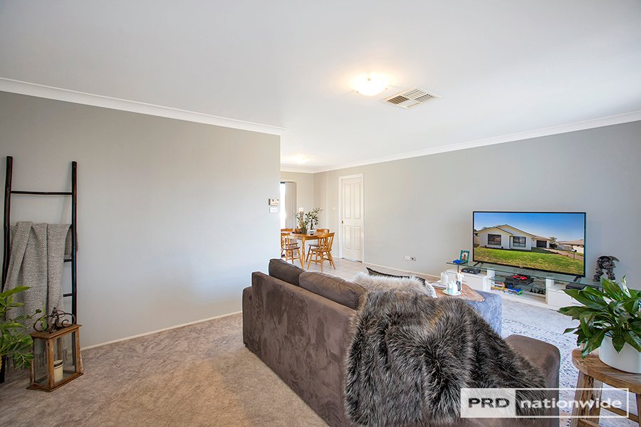 37 Warburton Drive TAMWORTH 10