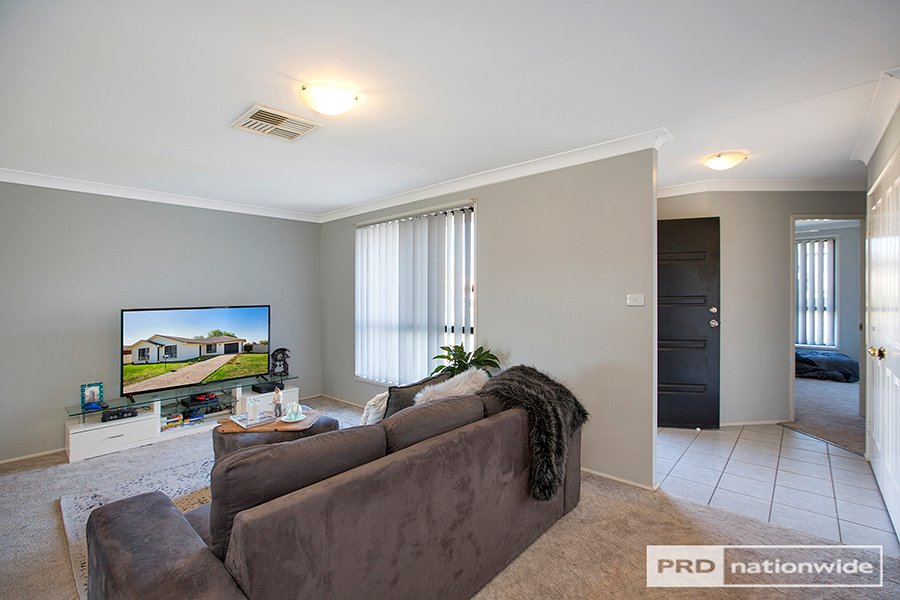 37 Warburton Drive TAMWORTH 11