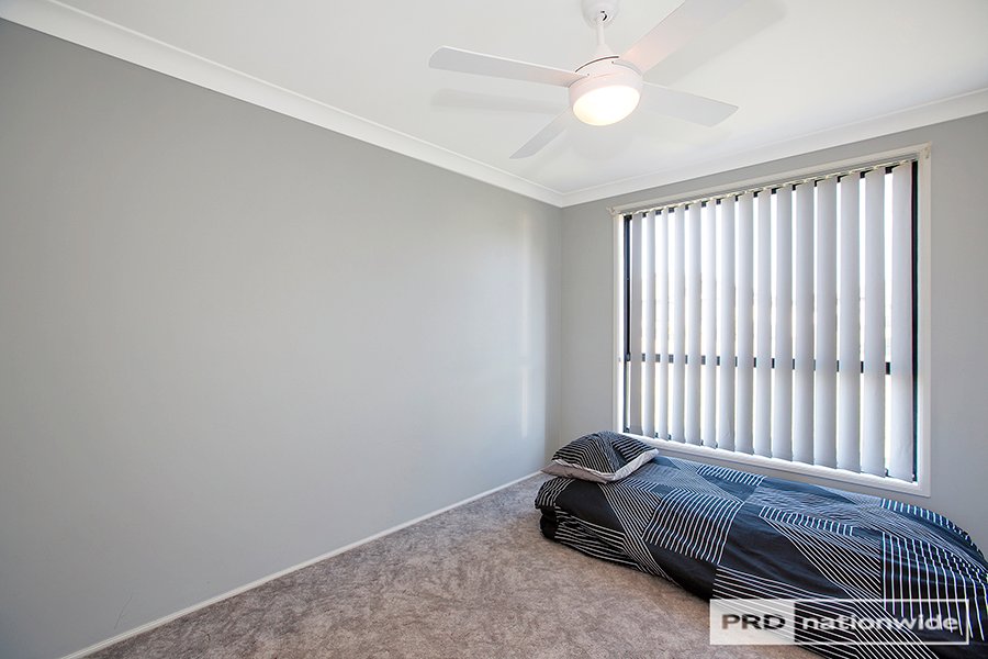 37 Warburton Drive TAMWORTH 12