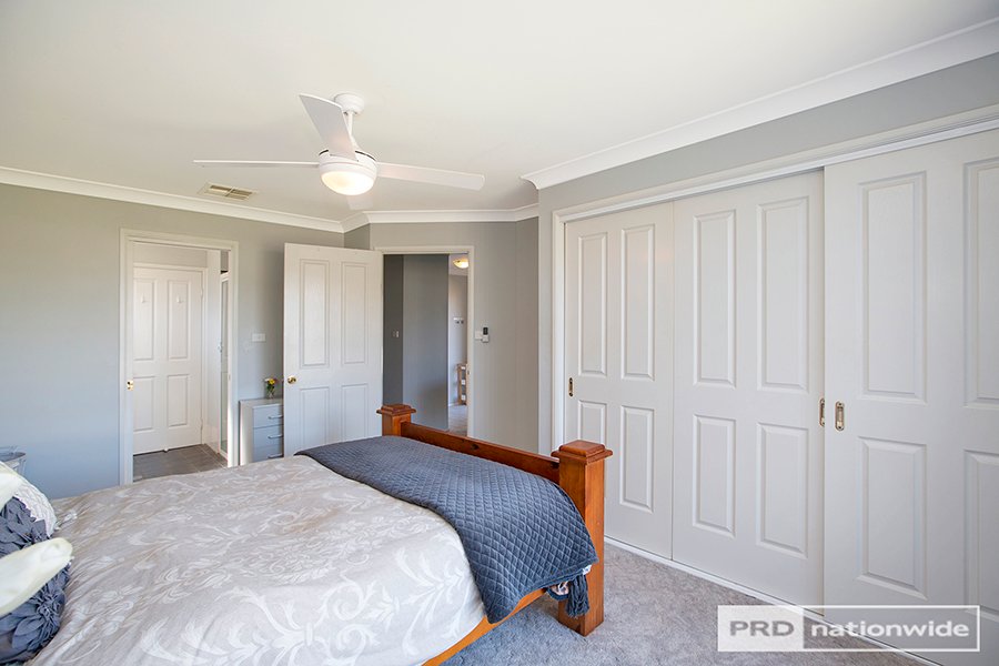 37 Warburton Drive TAMWORTH 14