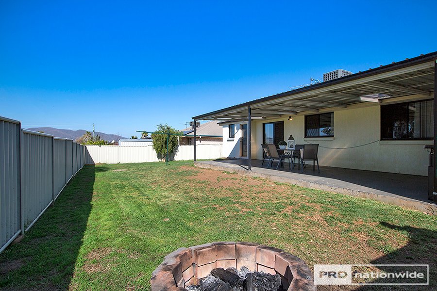 37 Warburton Drive TAMWORTH 19