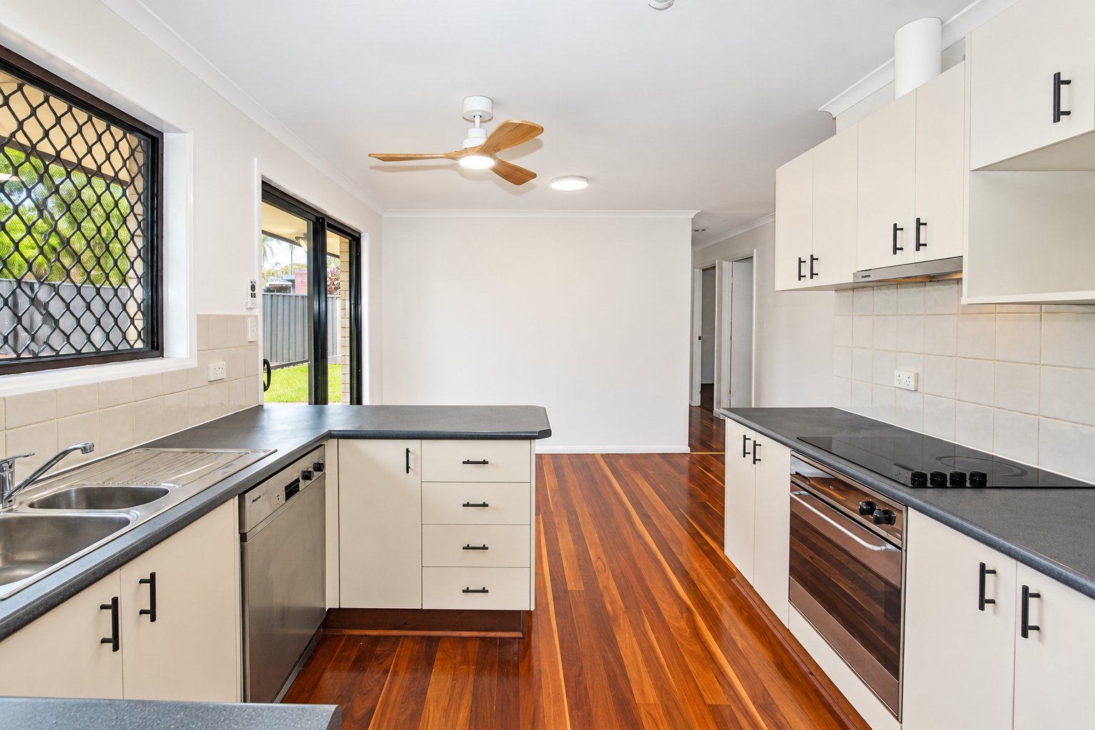 37 Yangoora Crescent ASHMORE 2
