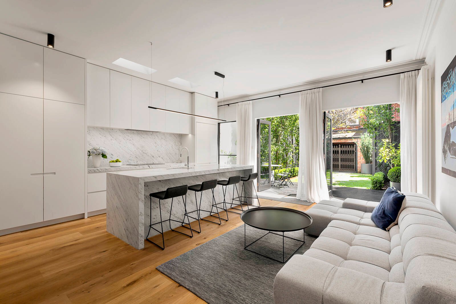 Real Estate and Property in 370 Park Street, South Melbourne, VIC