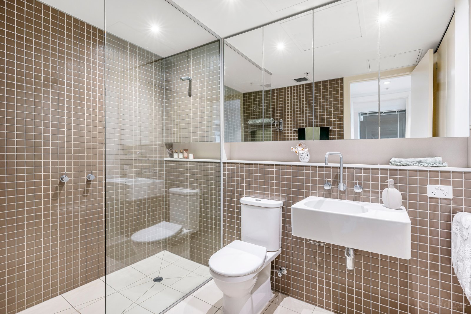 Real Estate and Property in 3708/1 Freshwater Place, Southbank, VIC