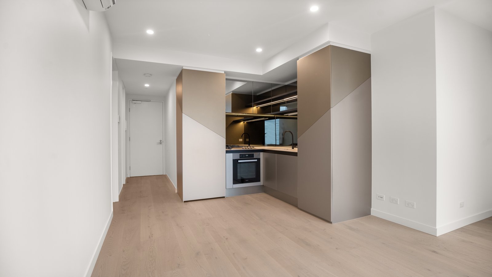 3709/138 Spencer Street MELBOURNE 3