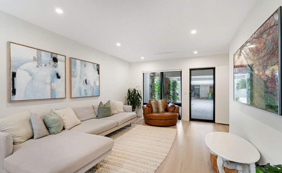 3/72 Galeen Drive Burleigh Waters 11