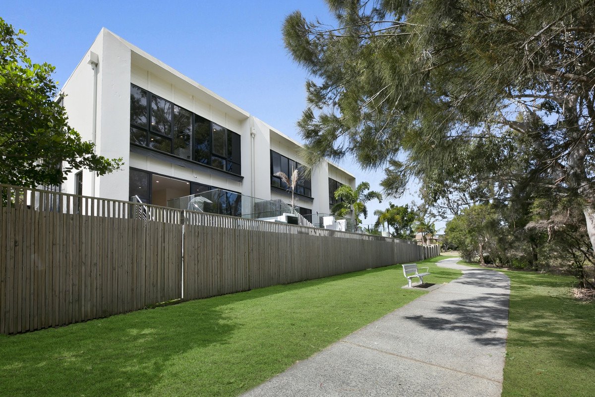 3/72 Galeen Drive Burleigh Waters 16