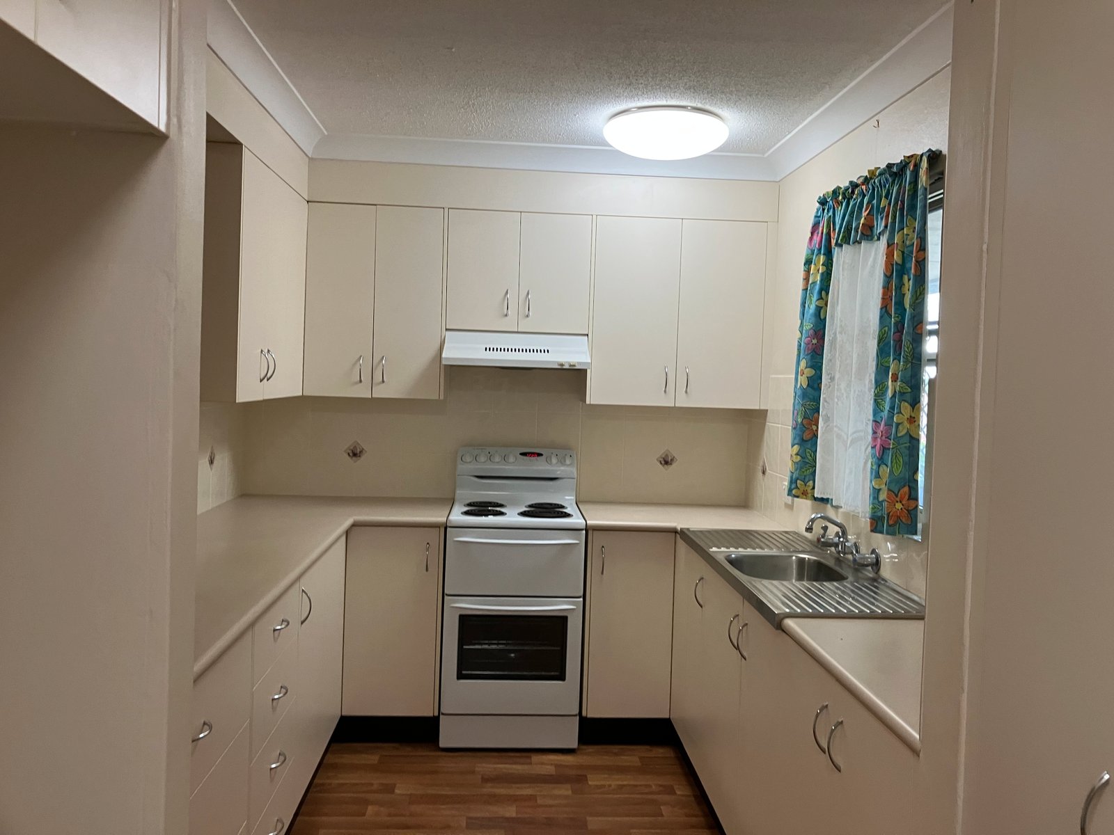 37/2 Tribe Street TAMWORTH 4