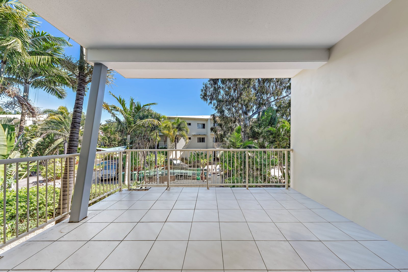 37/21 Shute Harbour Road CANNONVALE 1