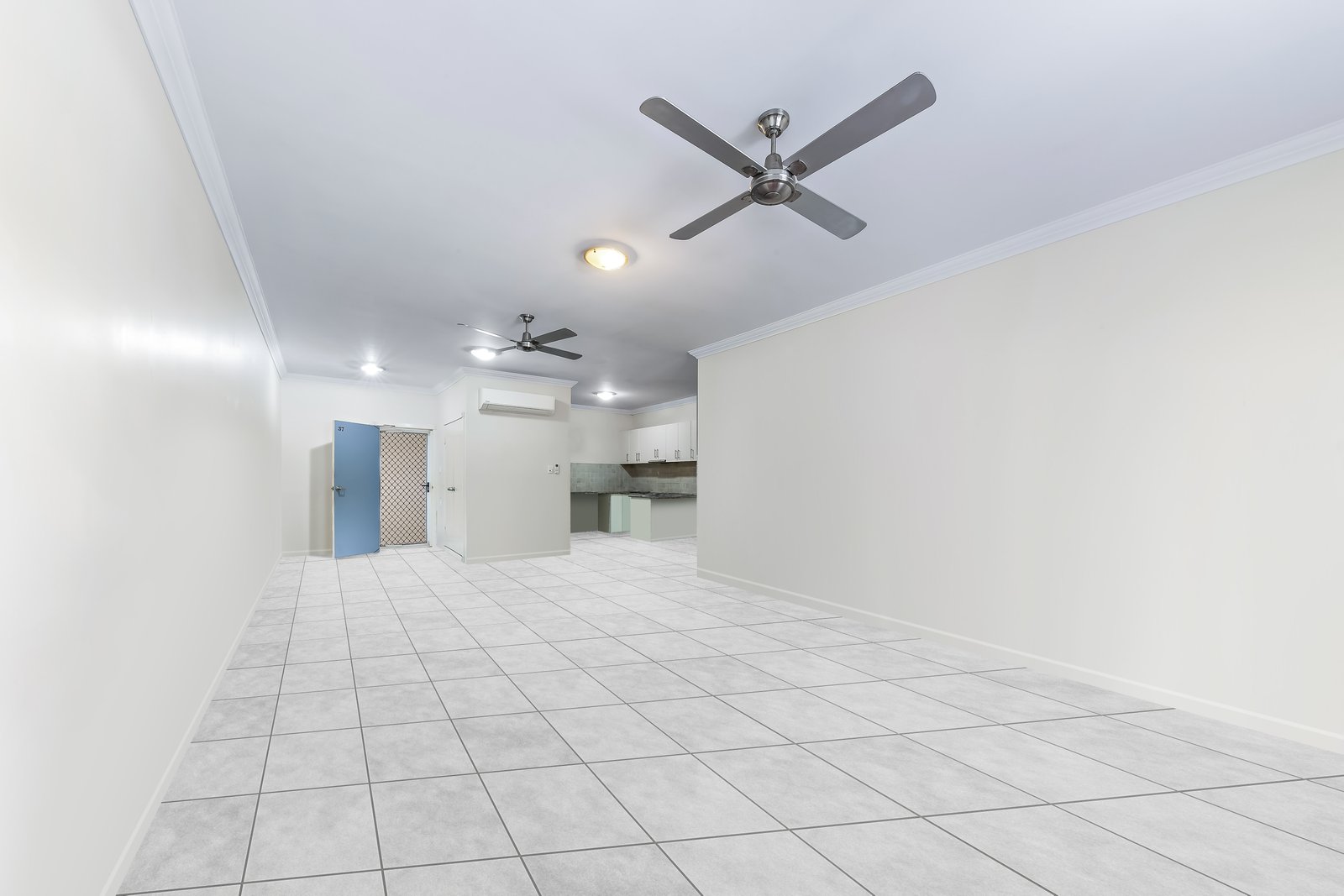 37/21 Shute Harbour Road CANNONVALE 4