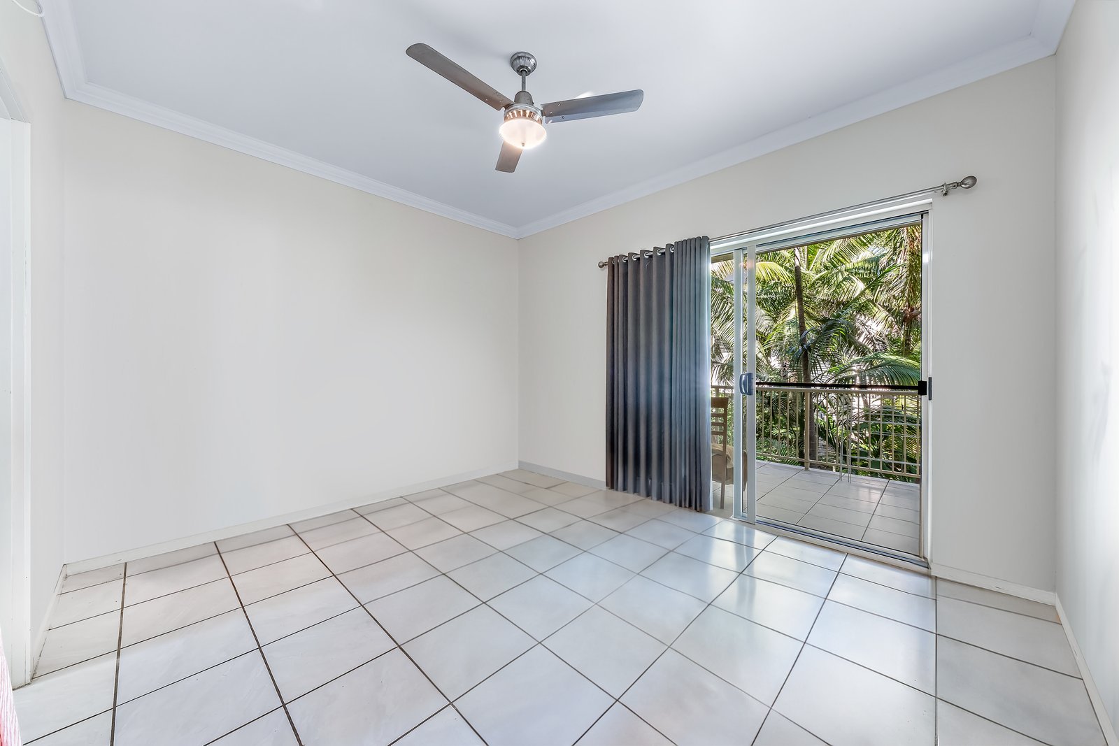 37/21 Shute Harbour Road CANNONVALE 5