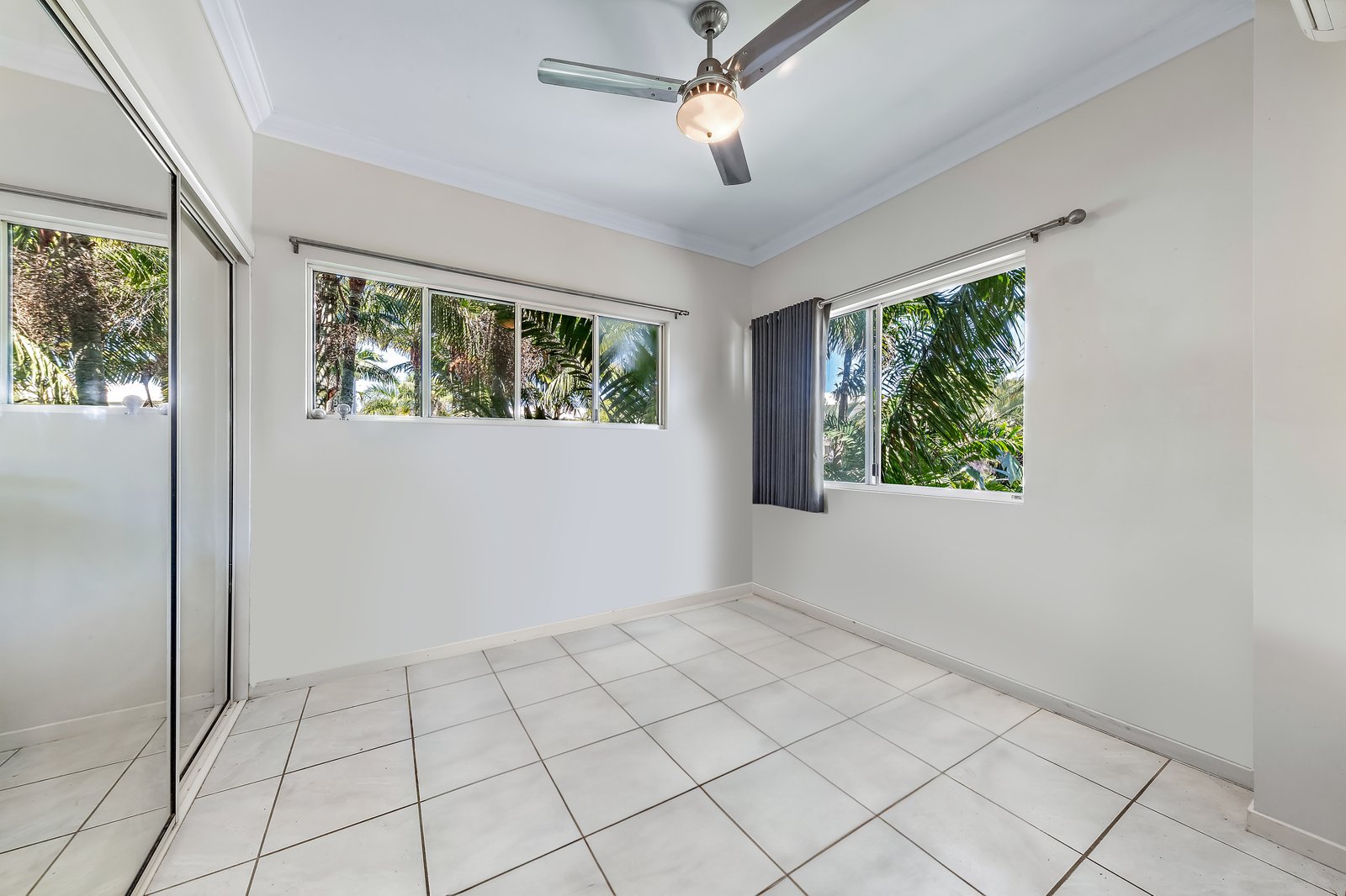 37/21 Shute Harbour Road CANNONVALE 7