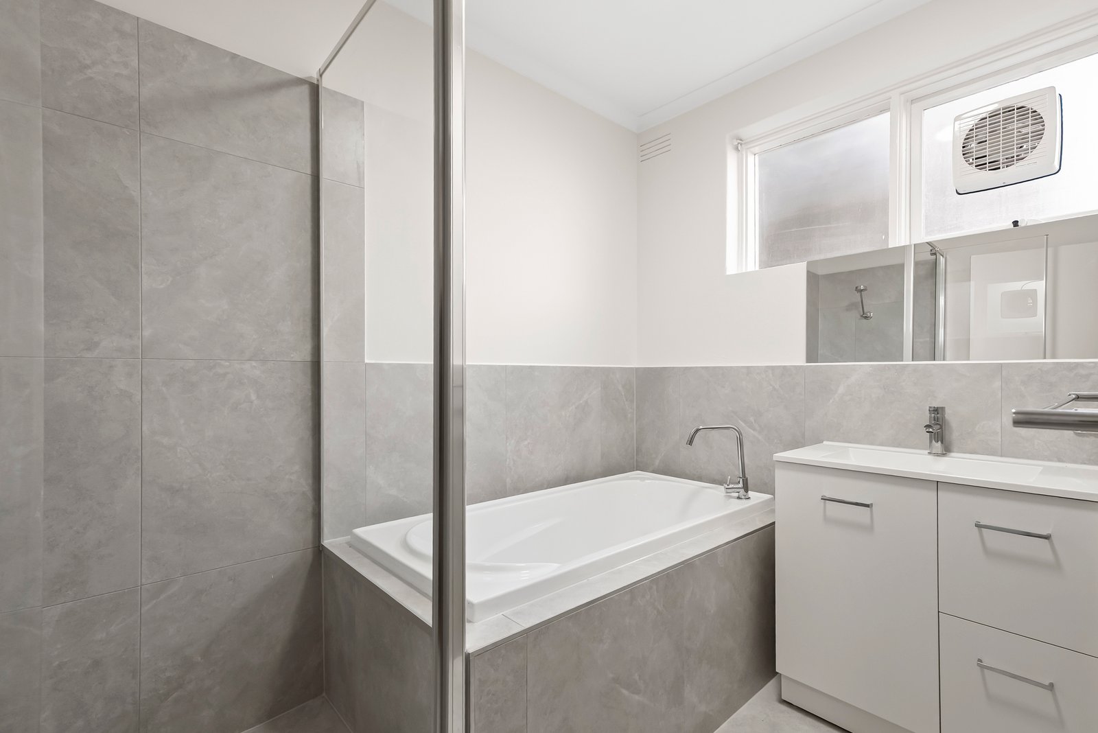 Real Estate and Property in 3/722 Inkerman Road, Caulfield North, VIC