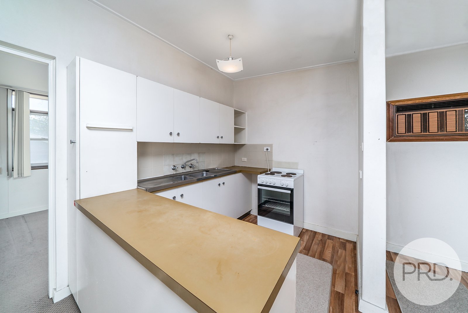 3/74 Tompson  WAGGA WAGGA 4