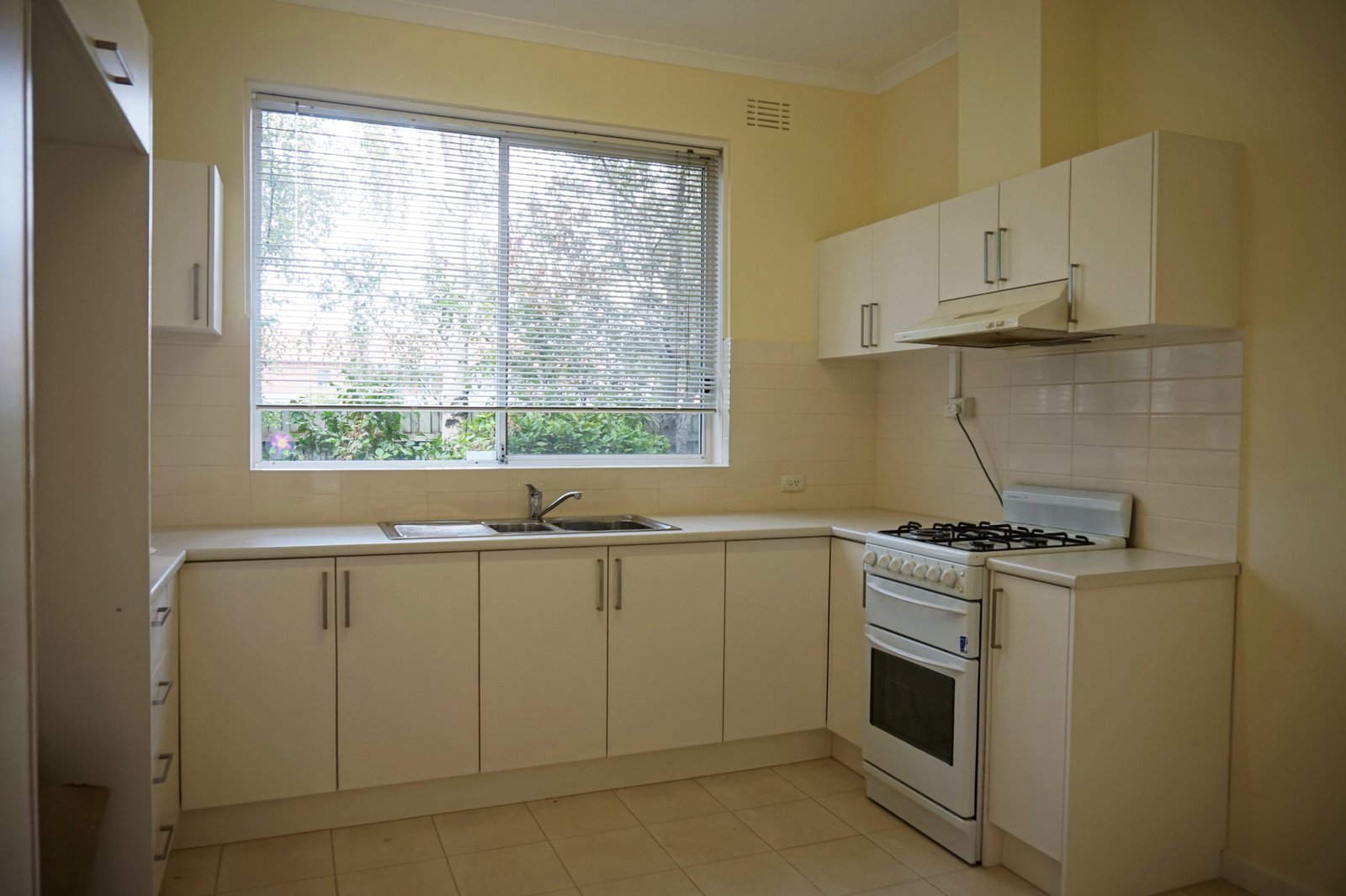 Gallery: 3/76 Orrong Road
