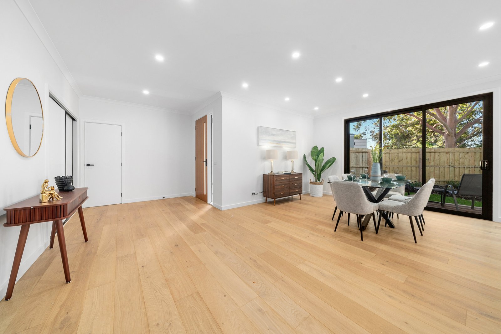 Gallery: 3/77 Larnook Crescent
