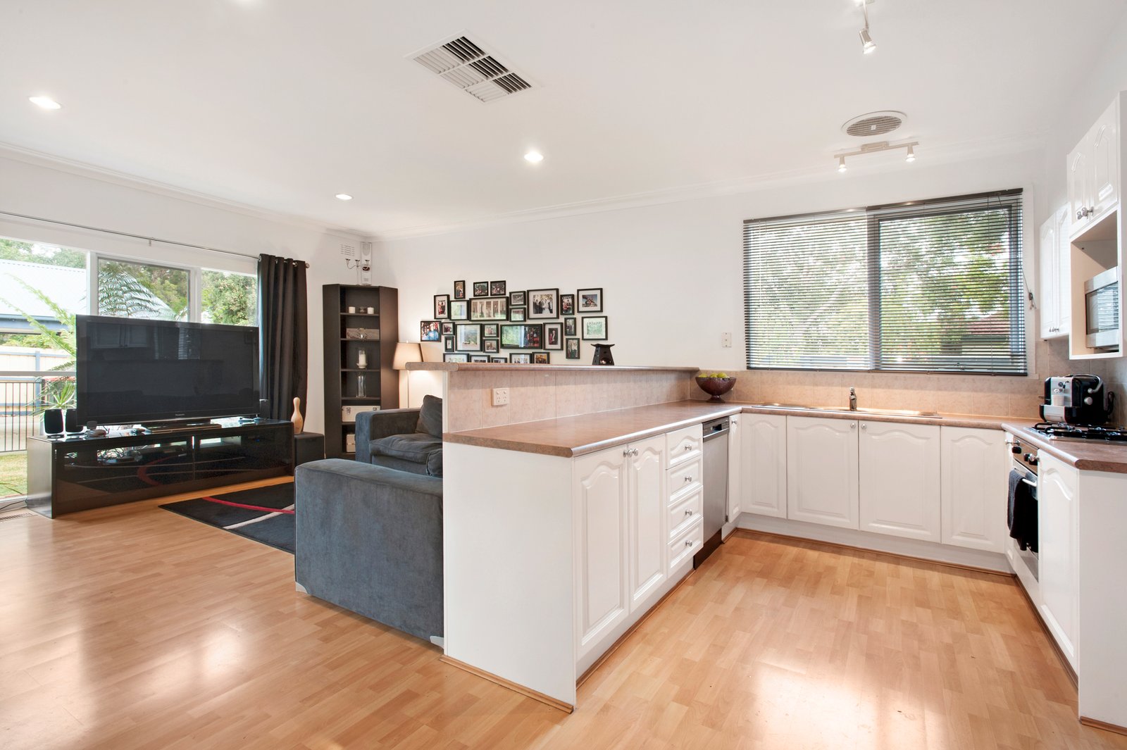 Gallery: 378 Bay Road