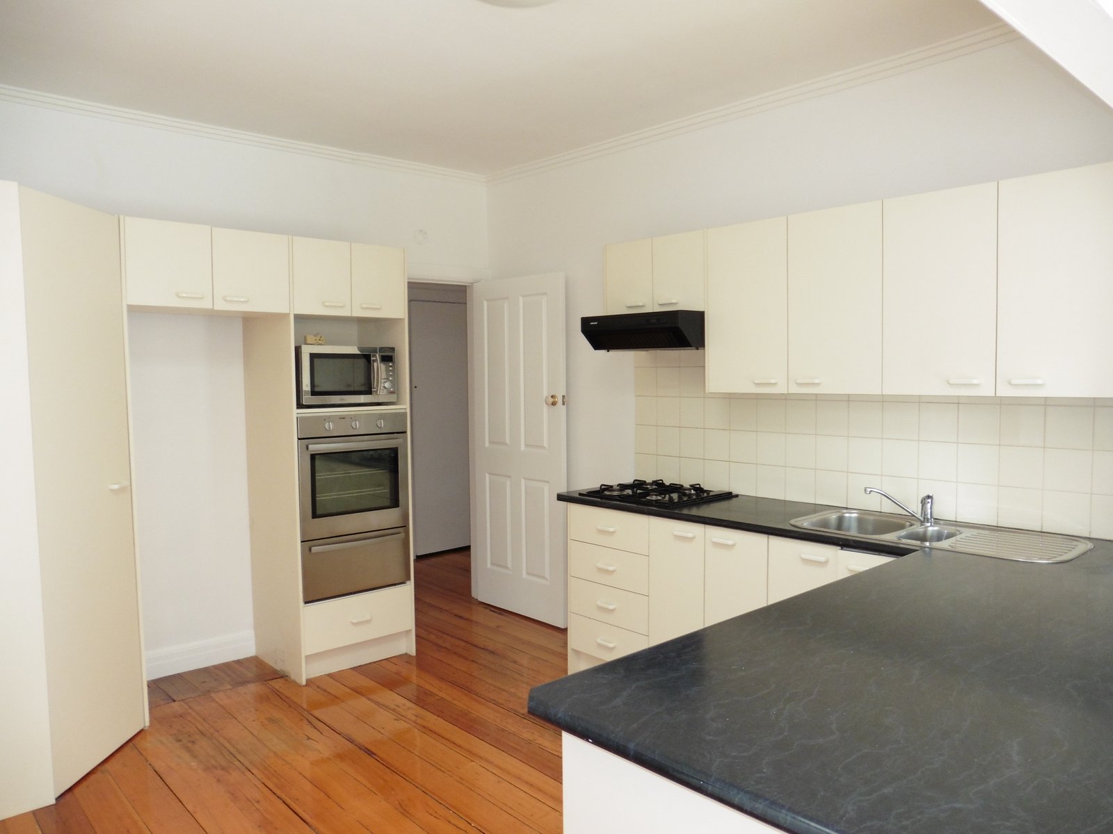 Gallery: 379 Bay Road