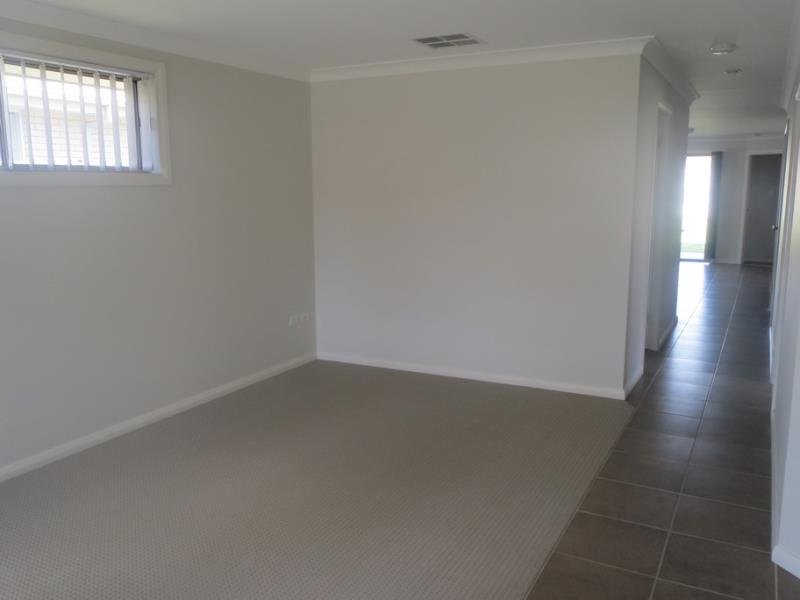 37a Higgins Lane TAMWORTH 3