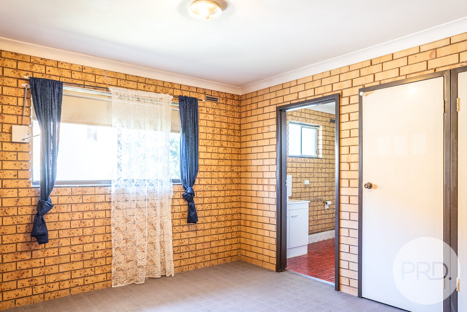 3/7B Henschke Avenue TOLLAND 4