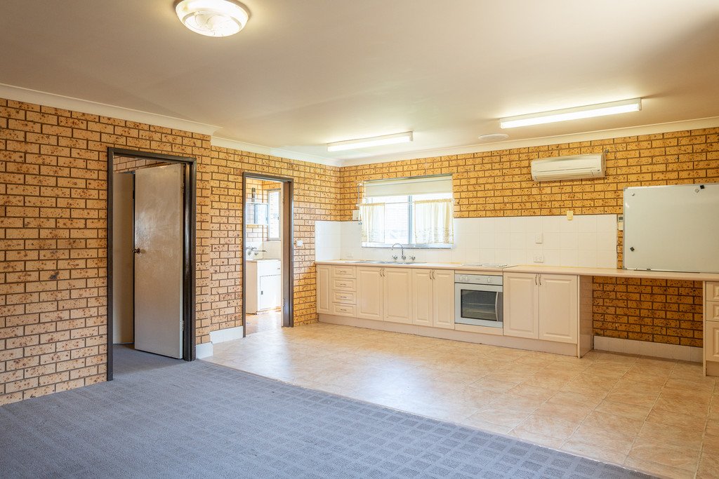 3/7B Henschke Avenue TOLLAND 3