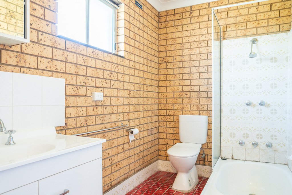 3/7B Henschke Avenue TOLLAND 4