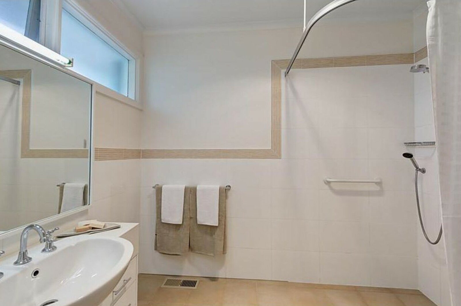 3/8-10 Hyslop Parade, Malvern East, 3145