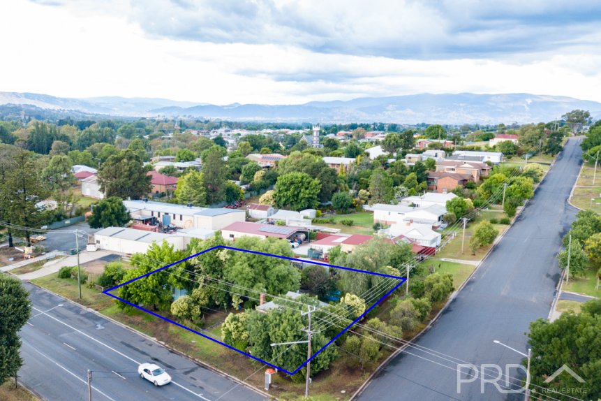 38 & 40 Adelong Road TUMUT 1