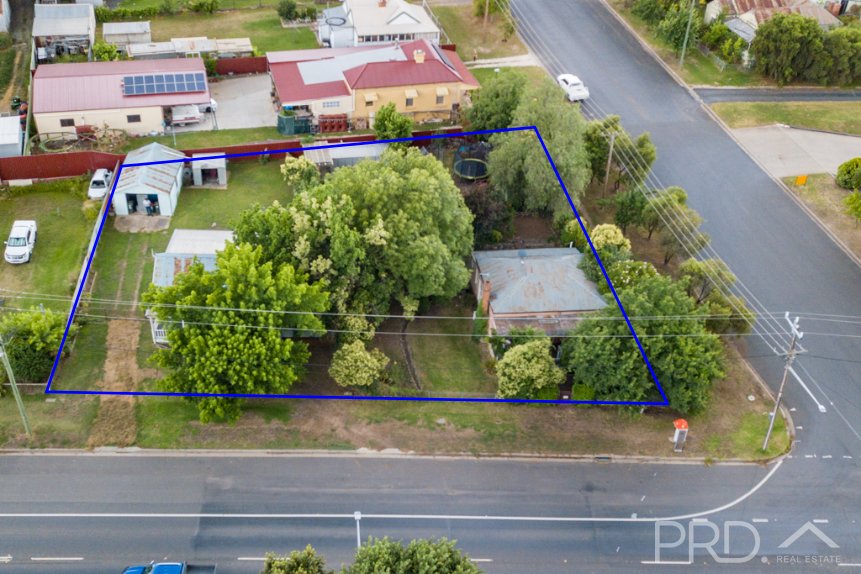 38 & 40 Adelong Road TUMUT 2