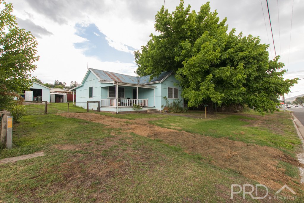 38 & 40 Adelong Road TUMUT 3