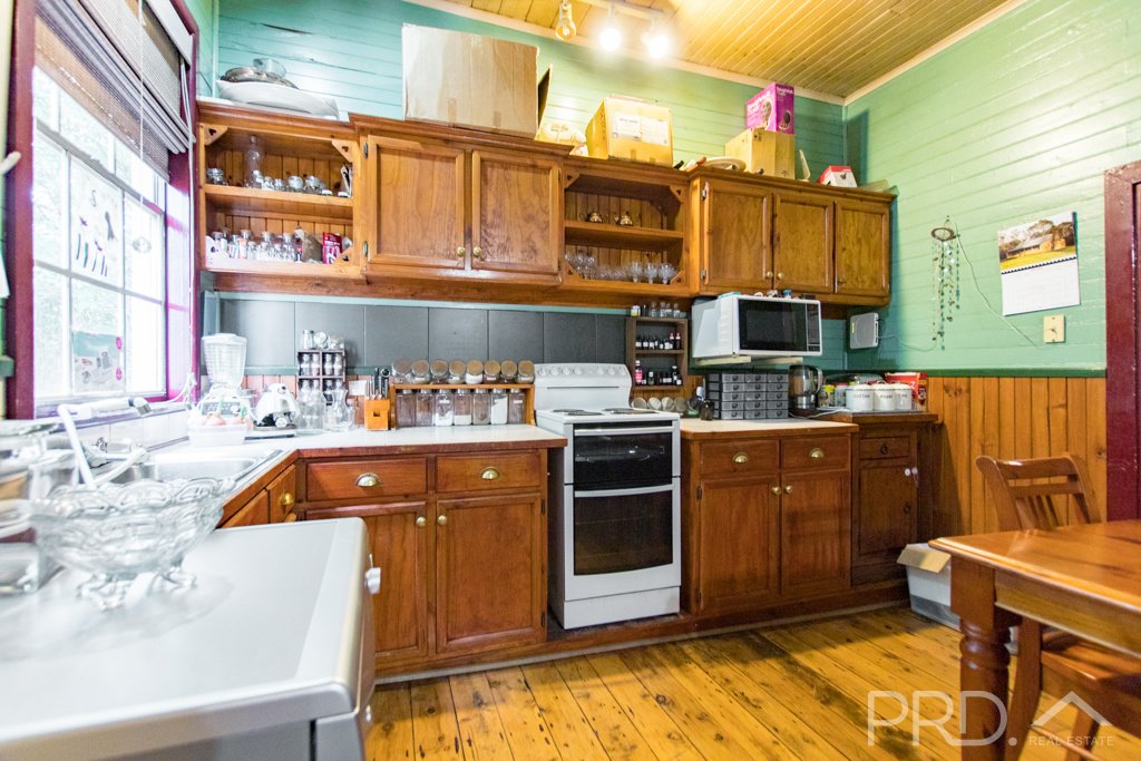 38 & 40 Adelong Road TUMUT 6