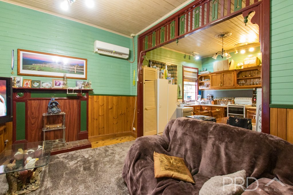 38 & 40 Adelong Road TUMUT 7