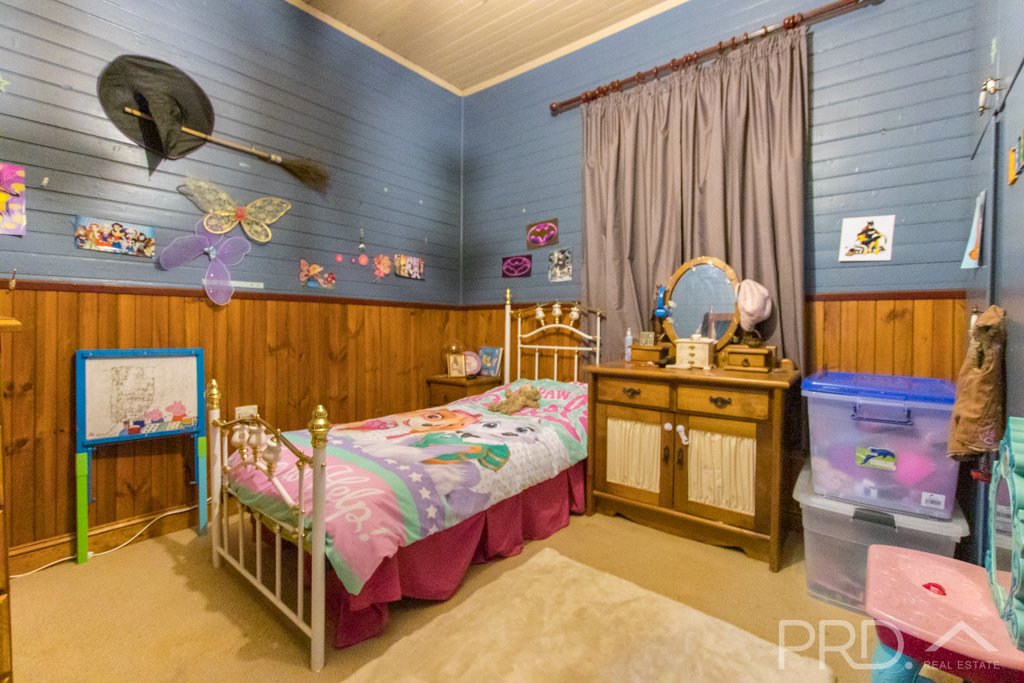 38 & 40 Adelong Road TUMUT 9