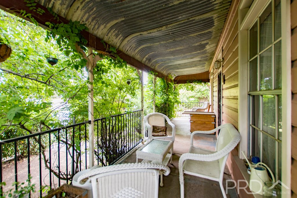 38 & 40 Adelong Road TUMUT 11