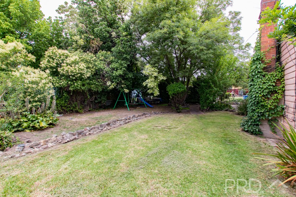 38 & 40 Adelong Road TUMUT 13