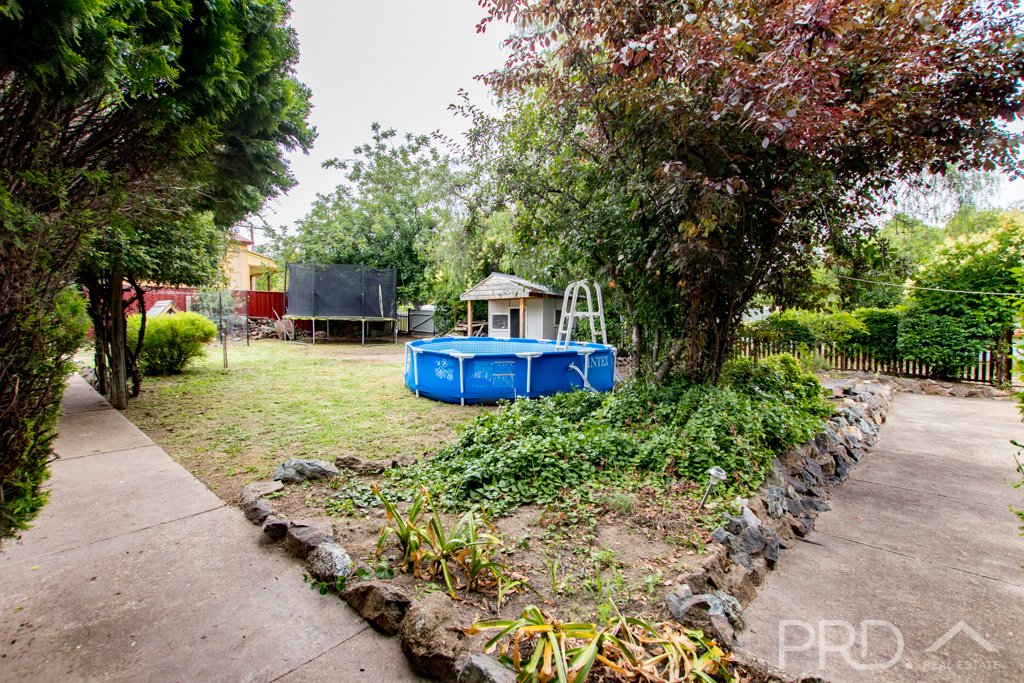 38 & 40 Adelong Road TUMUT 14