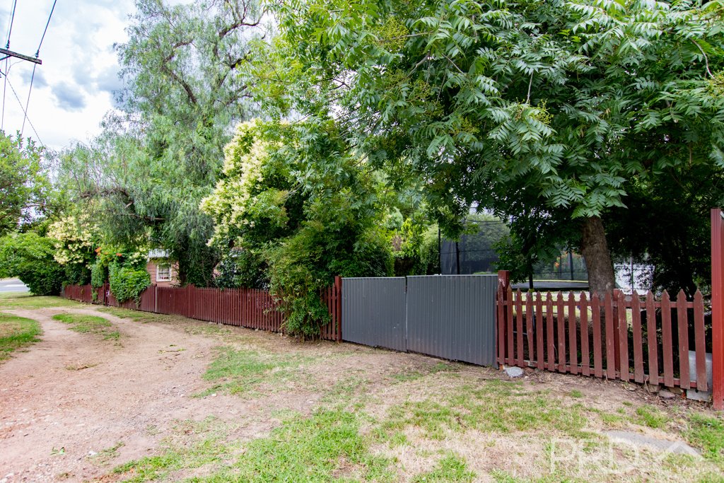 38 & 40 Adelong Road TUMUT 16