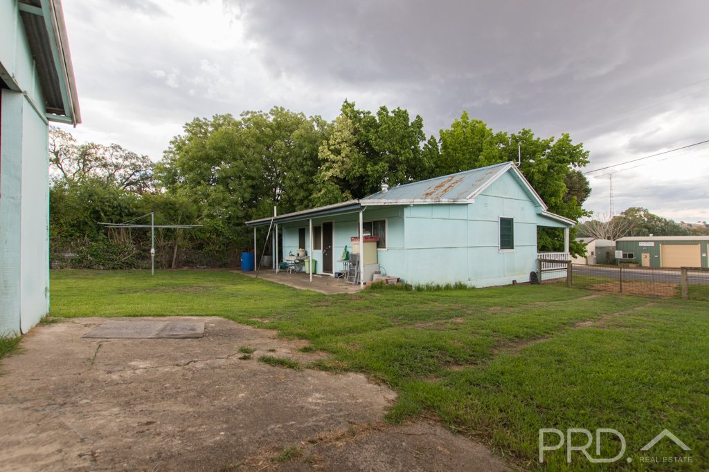 38 & 40 Adelong Road TUMUT 17