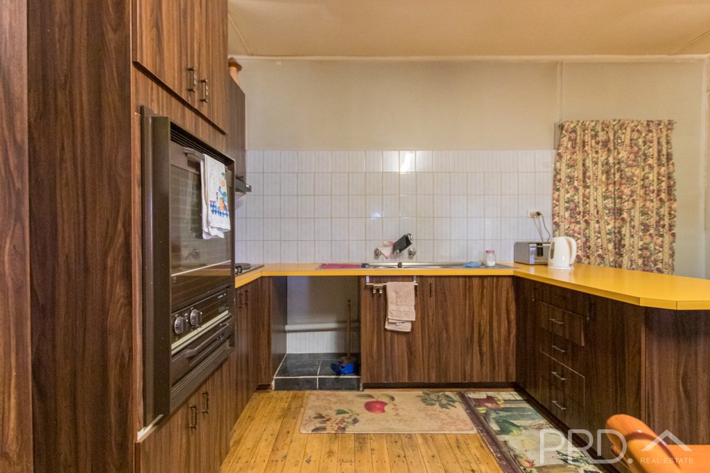 38 & 40 Adelong Road TUMUT 18
