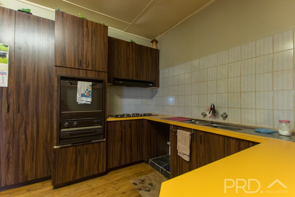 38 & 40 Adelong Road TUMUT 19