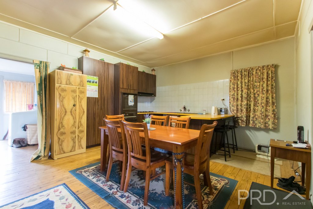 38 & 40 Adelong Road TUMUT 21