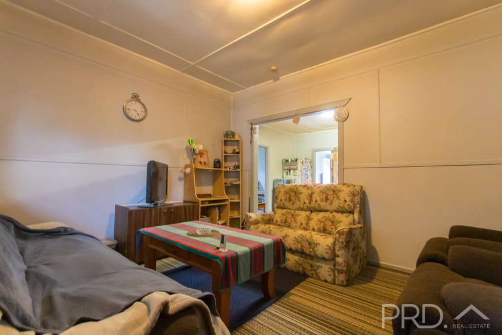 38 & 40 Adelong Road TUMUT 22