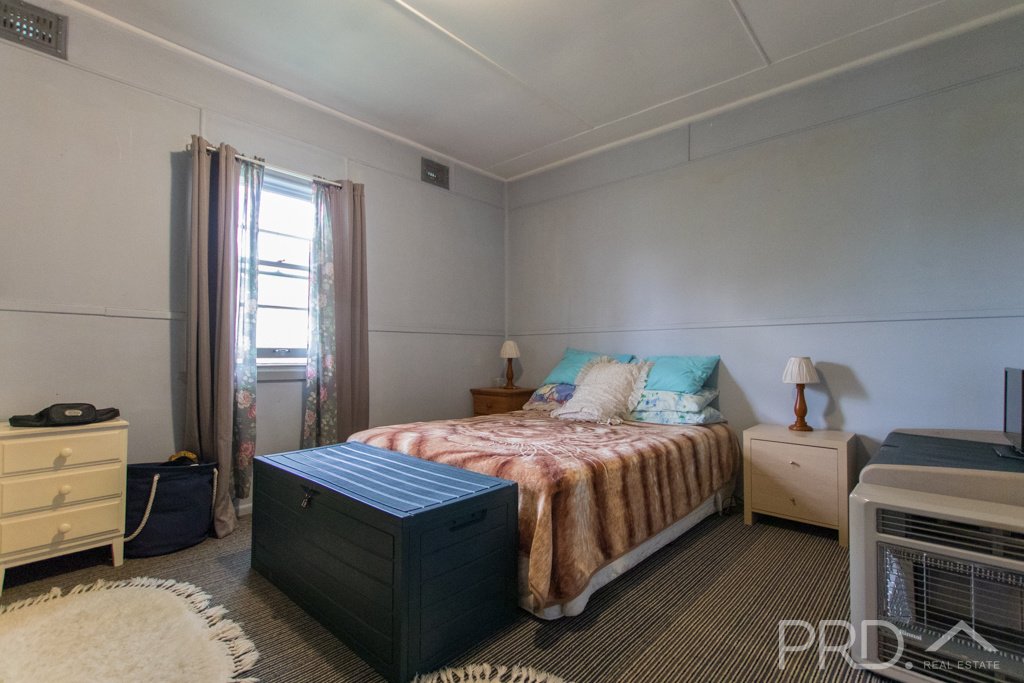 38 & 40 Adelong Road TUMUT 23