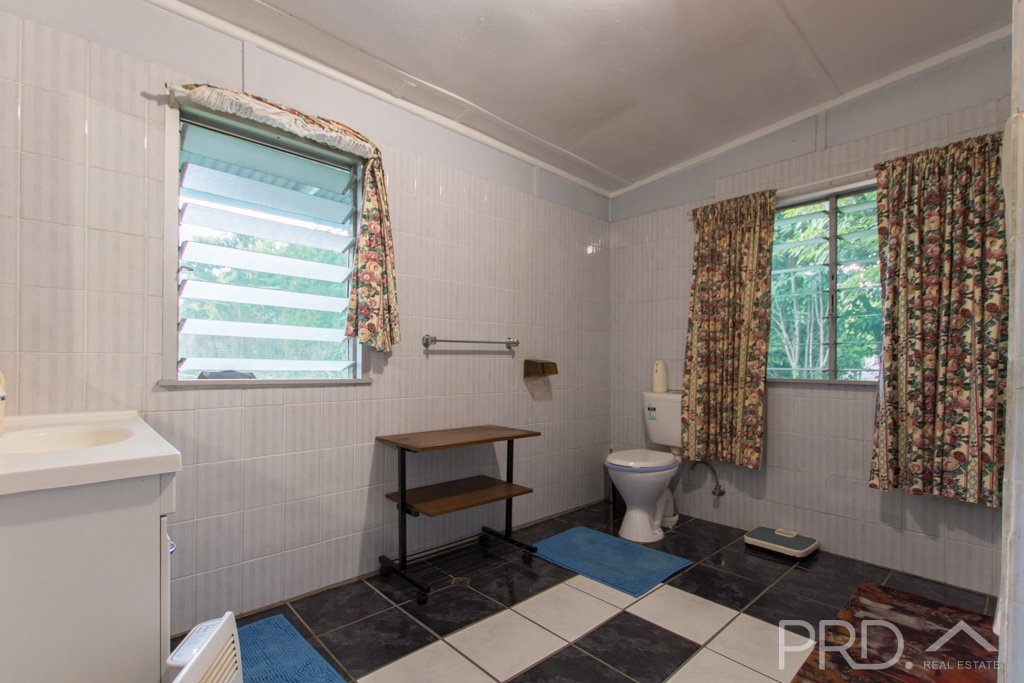 38 & 40 Adelong Road TUMUT 24
