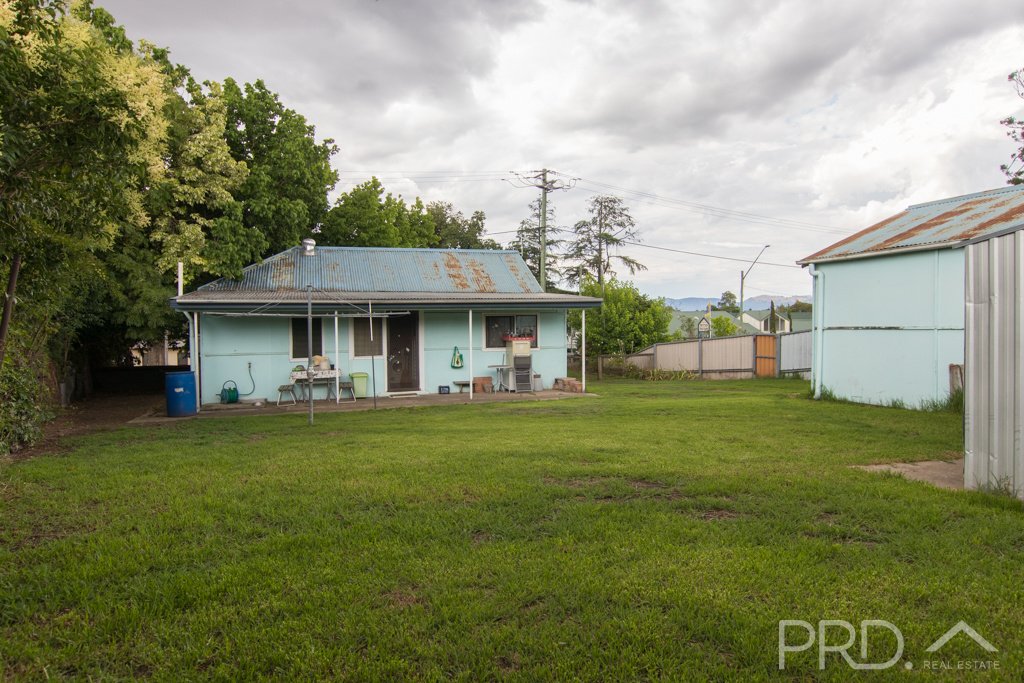 38 & 40 Adelong Road TUMUT 25