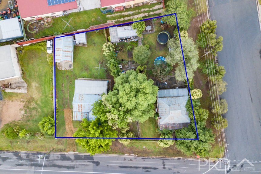 38 & 40 Adelong Road TUMUT 26