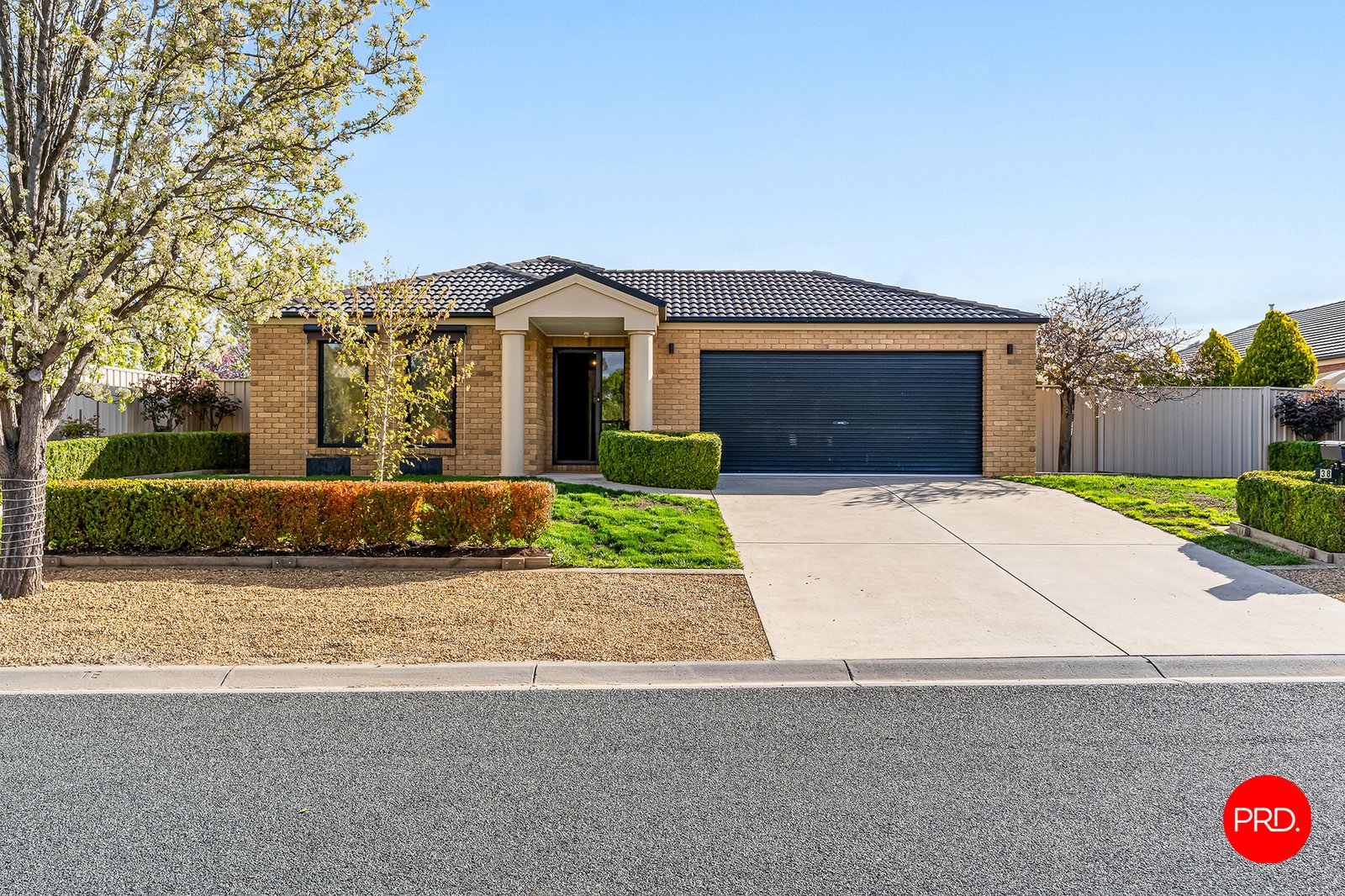 38 Alexander Close STRATHFIELDSAYE 1