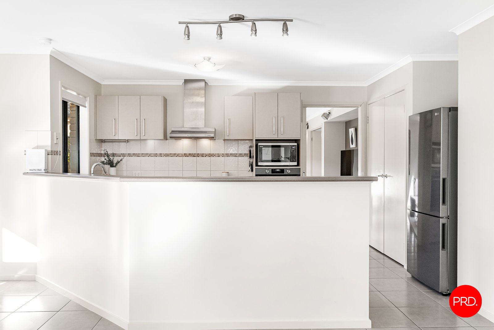 38 Alexander Close STRATHFIELDSAYE 8