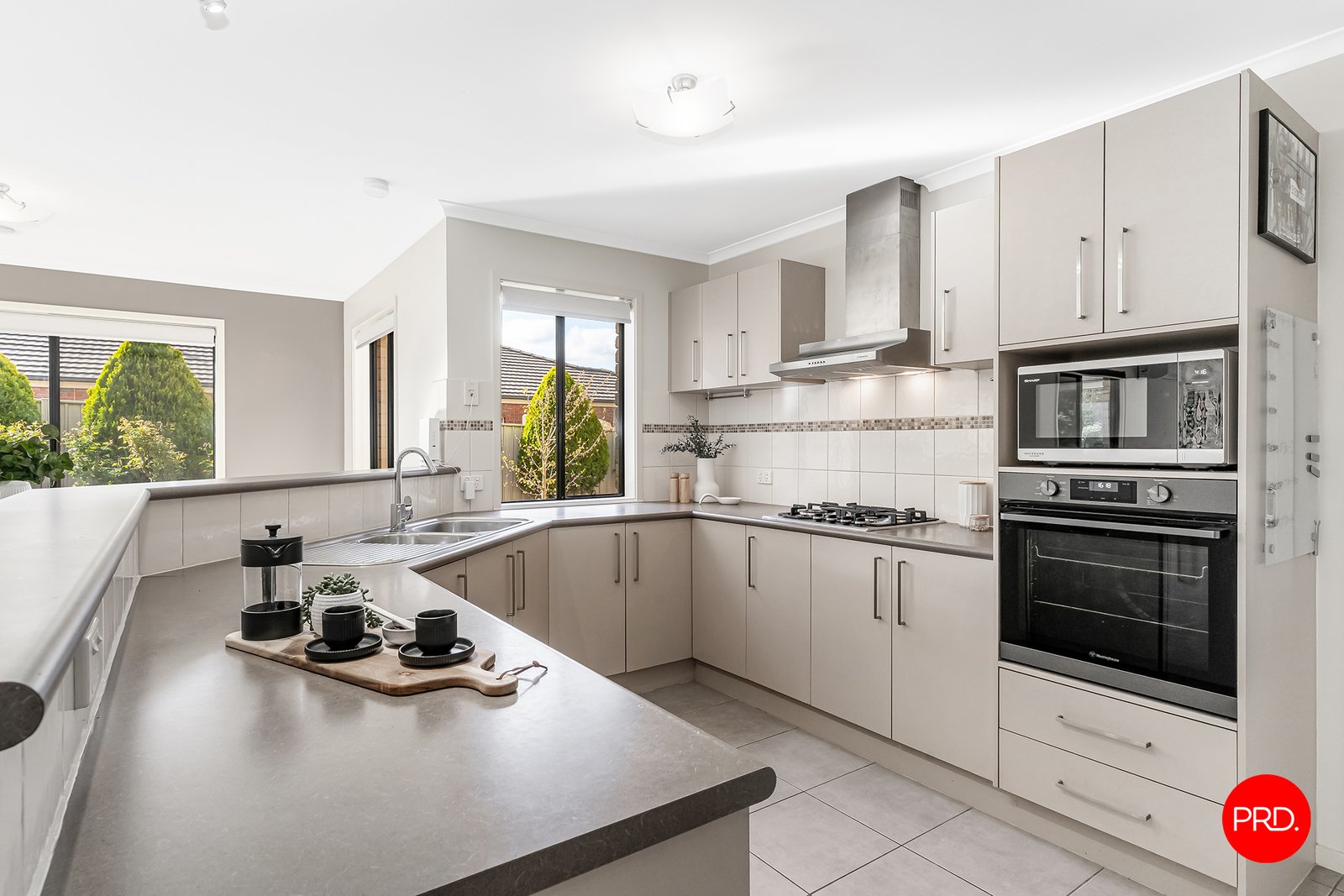 38 Alexander Close STRATHFIELDSAYE 9